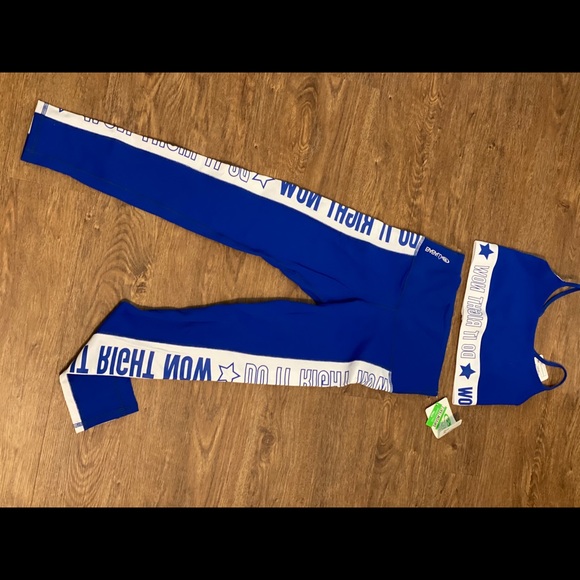 Sports bras and leggings - Picture 2 of 3